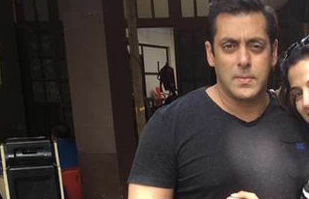 Photos: Guess Who Visits Salman Khan On Prem Ratan Dhan Payo Sets
