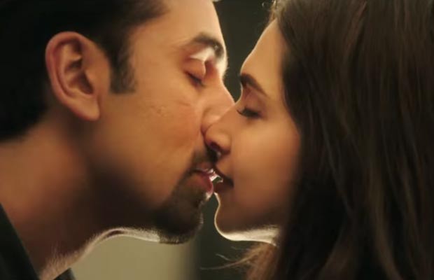 OMG! Ranbir Kapoor Gives Ex-Flame Deepika Padukone A Steamy Hot Kiss