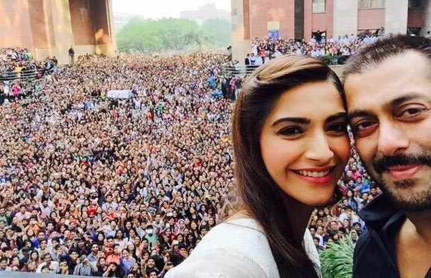 Watch: Unbelievable Crazy Crowd Gathered For Salman Khan In Delhi