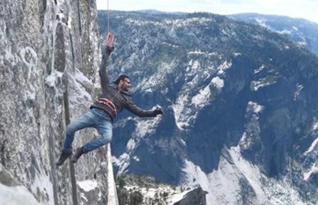 Shivaay First Glimpse: Ajay Devgn In An Unbelievable Stunt Mode!