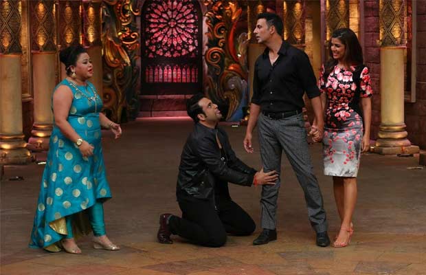 Akshay-Kumar-and-Nimrat-Kaur-will-take-off-on-a-laughter-spree-on-Comedy-Nights-Bachao-5