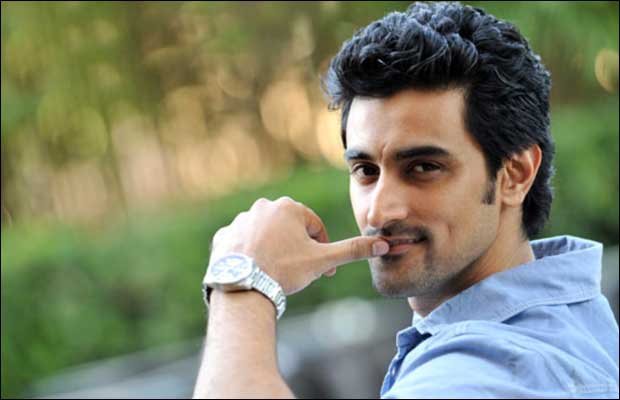 Kunal Kapoor Seems To Be The Man To Turn To In A Crisis Situation