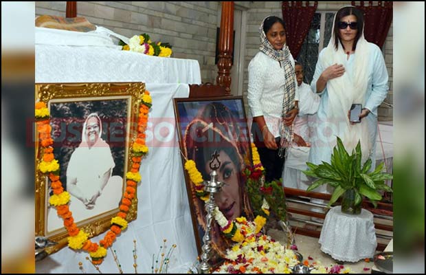 Photos: B-Town Mourns At Sadhana Shivdasani’s Prayer Meet