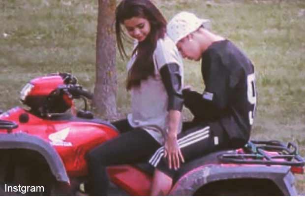 Justin Bieber Shares Old Photo With Selena Gomez, Leaves Fans Confused!