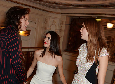 Kendall Jenner And Harry Styles Get Cozy On A Yacht!