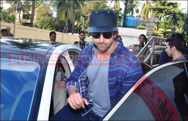 hrithik-snapped-with-kids-3
