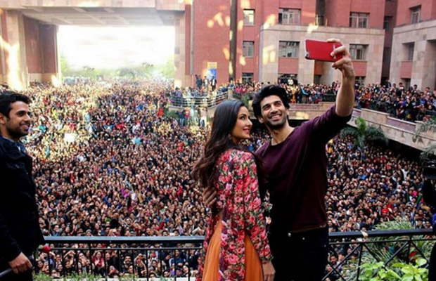 Watch: After Salman Khan, Katrina Kaif Enthralls The Massive Crowd!
