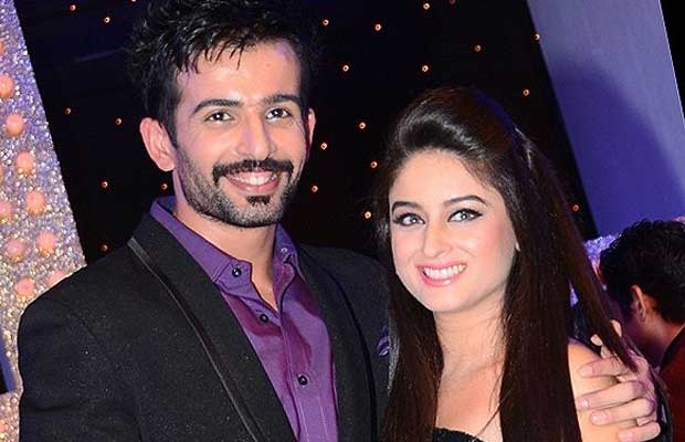 Amid Split Rumours, Jay Bhanushali Fights With A Man At A Club For His Wife Mahhi!