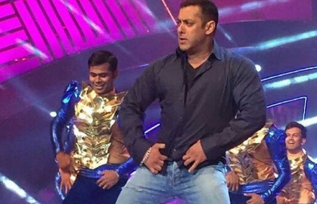 Watch: Salman Khan Kills It At The Live Concert In Surat!