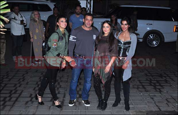 Photos: Salman Khan And His Da-Bang Ladies Return From Surat