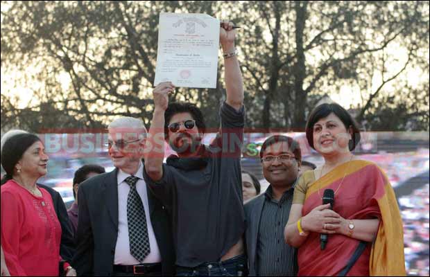 Shah Rukh Khan Finally Received His Graduation Degree After 28 Years