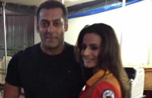 Snapped: What Is Ameesha Patel Doing With Salman Khan?