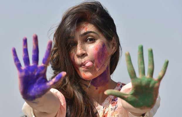 Kriti Sanon Reminisces Of Traditional Holi’s Played During Childhood In Delhi!