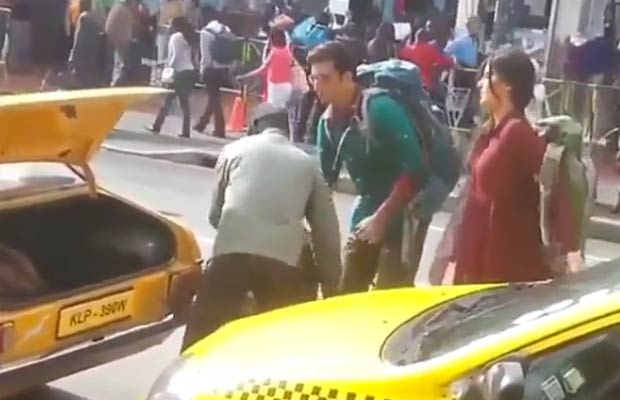 Leaked Video: Ranbir Kapoor And Katrina Kaif Quickly Rush Into A Cab!