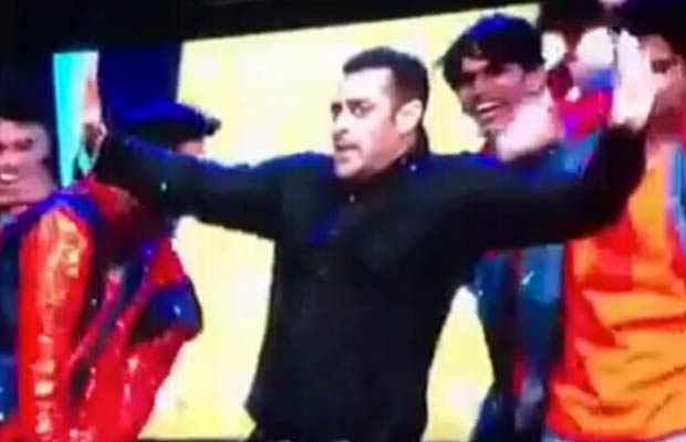 Watch Leaked: Salman Khan Makes A Grand Entry At TOIFA 2016