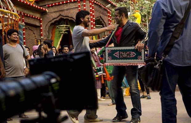 When Shah Rukh Khan Rushed To Meet Salman Khan On The Sets Of Sultan