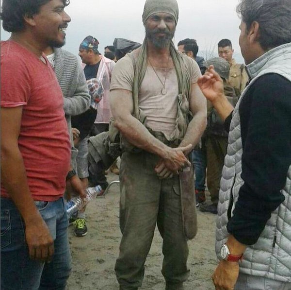 Shahid Kapoor In A Never Seen Before Look For Rangoon! - Business Of Cinema