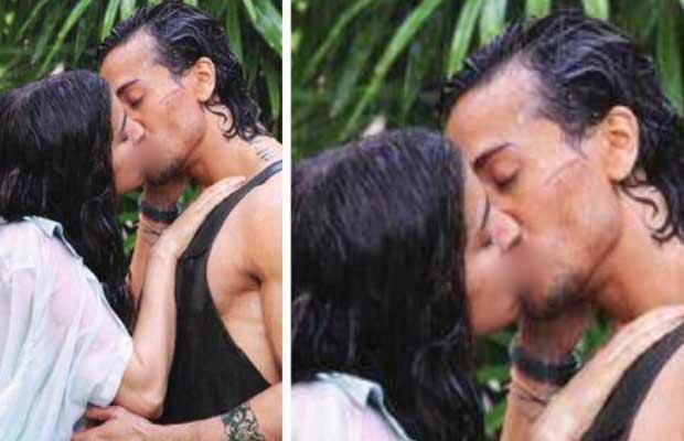 Tiger Shroff-Shraddha Kapoor’s Steamy Kiss In Baaghi!