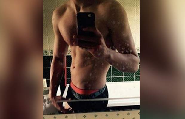 Photo Alert: Shah Rukh Khan’s Son Aryan’s Hot Shirtless Picture Is Drool-Worthy!
