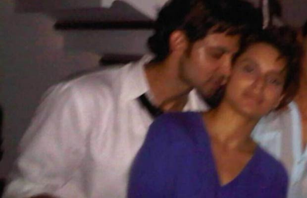 Lawyer Takes A Dig Over Leaked Intimate Picture Of Hrithik Roshan-Kangana Ranaut!