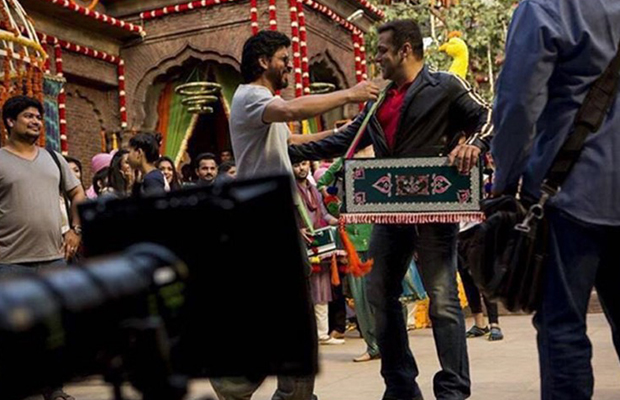 Shah Rukh Khan’s Fans Might Get A Special Surprise In Salman Khan’s Sultan