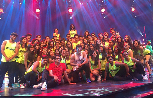 Hrithik Roshan Receives A Thumbs Up For His IIFA Performance