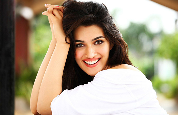 Kriti Sanon Astounds Her Family With Her UP Dialect!!