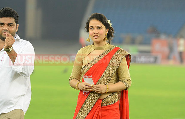 Xxx Nisha Kothari - Nisha Kothari Looks Inrecognisable At The Delhi Celebrity Soccer Match