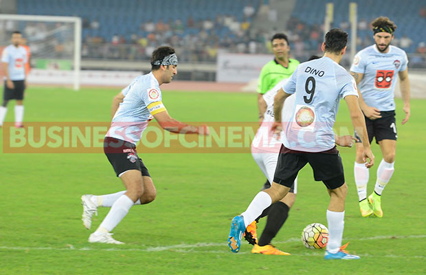 Ranbir-Kapoor-Soccer_6