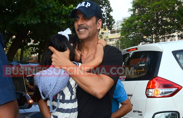 Snapped: Akshay Kumar Hides Baby Nitara’s Face, Her Expressions Are Too Adorable!