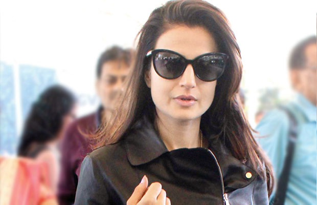 A Frustrated Ameesha Patel Lashes Out At Media!