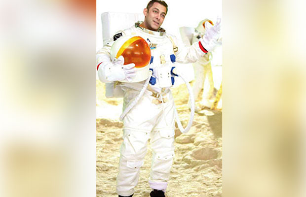 Salman-Khan-Astronaut-1