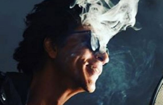 Shah Rukh Khan Looks Smoking Hot In His Latest Instagram Pic!