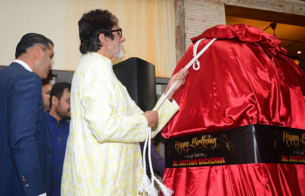 WOW! Amitabh Bachchan’s Fan Gifted Him This On His Birthday! – Watch Video