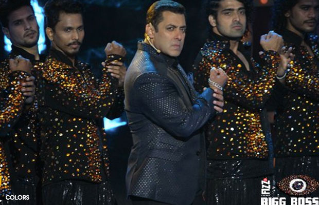 Bigg Boss 10 Just In Photos: Salman Khan Sets The Stage On Fire With His Grand Performance!
