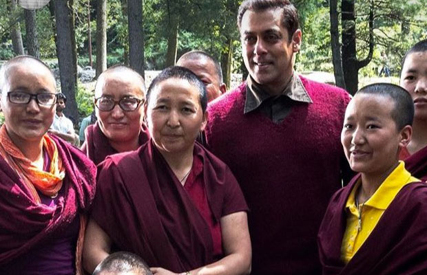 Tubelight Diaries: Salman Khan Spotted Posing With The Buddhist Monks In Manali