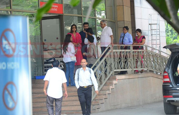 Photos: Shilpa Shetty Kundra Snapped At The Hospital