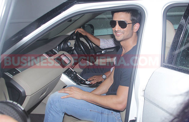 Sushant Singh Rajput Flies Down To Delhi To Watch MS Dhoni With Family!