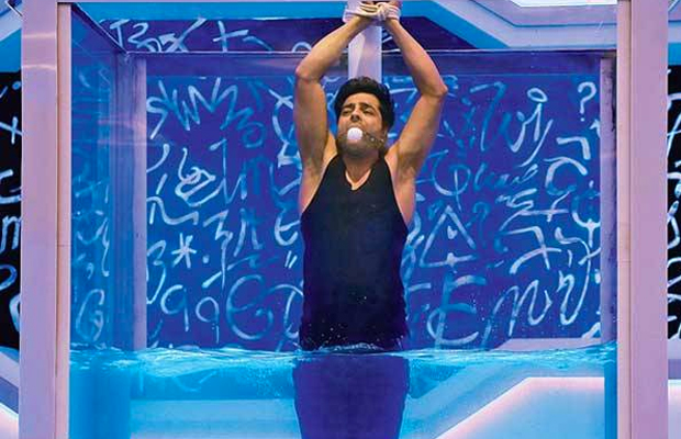 Oh No! 1100 Kilos Glass Wall In Wajah Tum Ho Collapses On Set