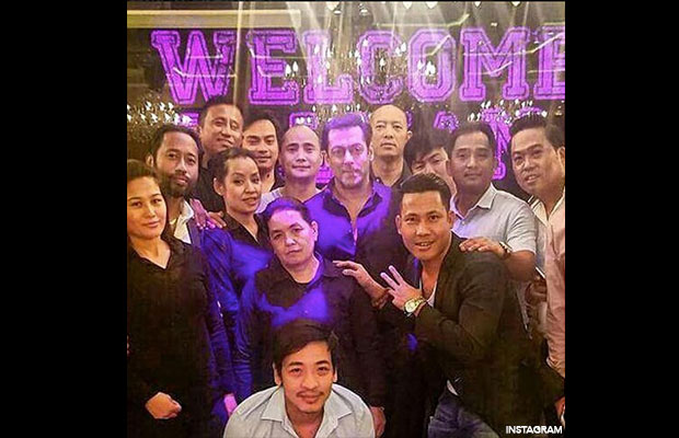 Photos: Salman Khan Spotted Partying At A Nightclub, Fans Go Crazy!