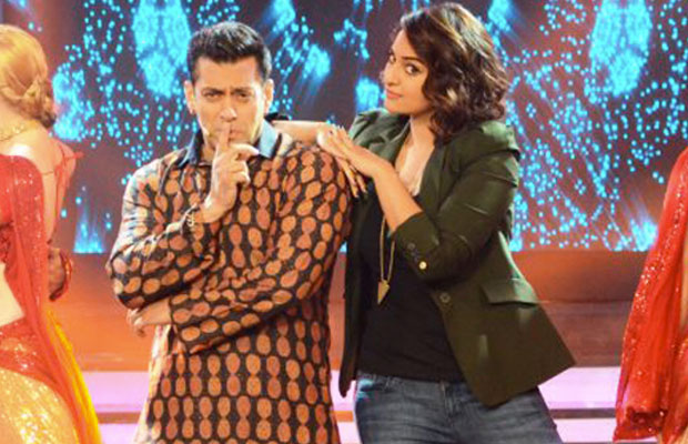 Watch: Sonakshi Sinha’s Grand Appearance With Salman Khan On Bigg Boss 10