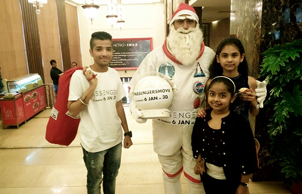 Santa From Space In The City!