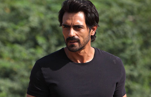Ouchhh! What Just Happened To Arjun Rampal?
