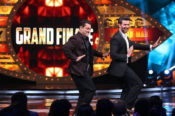 In Pics Bigg Boss 10 Grand Finale: Salman Khan Grooves To Hrithik Roshan’s Hit Number Ek Pal Ka Jeena!