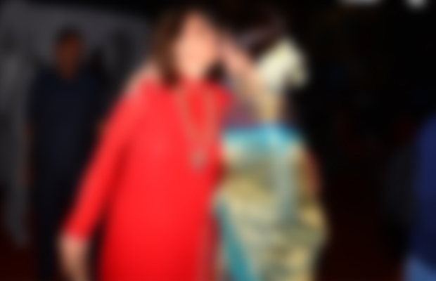 Oops! When Rekha And Neetu Kapoor Almost Kissed Each Other