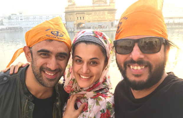 Taapsee Pannu Seeks Blessings With Team Of Running Shaadi At Golden Temple!