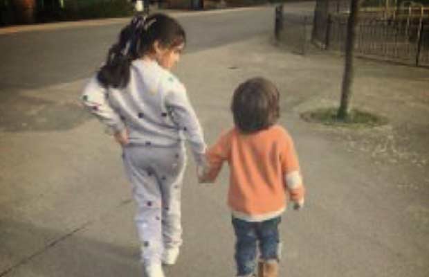 Shah Rukh Khan Puts Up A Picture Of AbRam On Woman’s Day, Here’s Why!