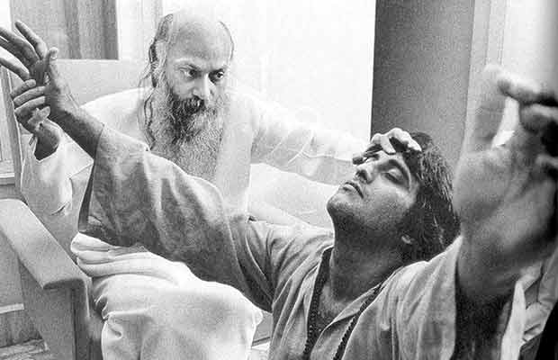 Here’s Why Vinod Khanna Left The Glam B-Town And Joined Osho