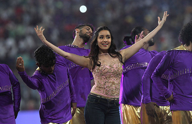 Shraddha Kapoor Enthralls Audience Everyone With Her Dance Moves In Kolkata!