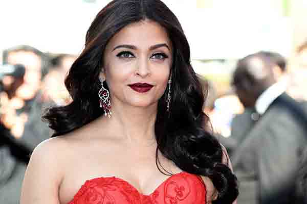 Cannes Film Festival 2017, Day 4: Aishwarya Rai Bachchan Is Slaying In Red Hot Gown!